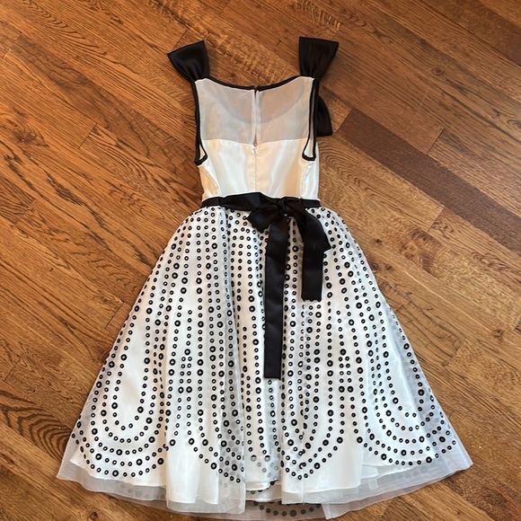 Iris and Ivy Party dress - Picture 2 of 3